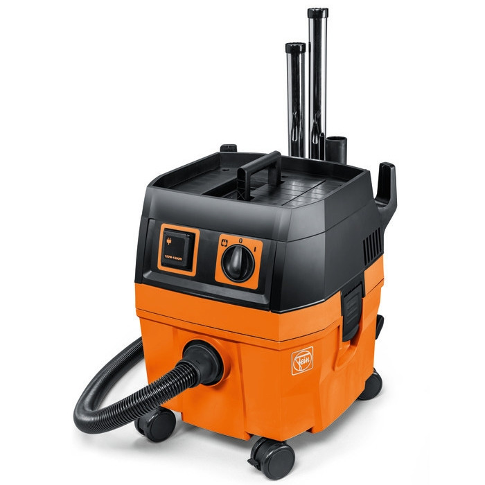 Does it have a plug in to turn on when the tool is turned on ?